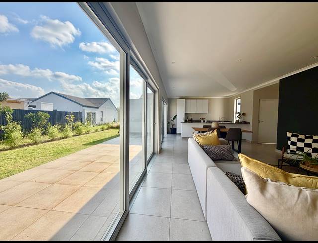 2 BEDROOM HOUSE FOR SALE IN SHEFFIELD BEACH